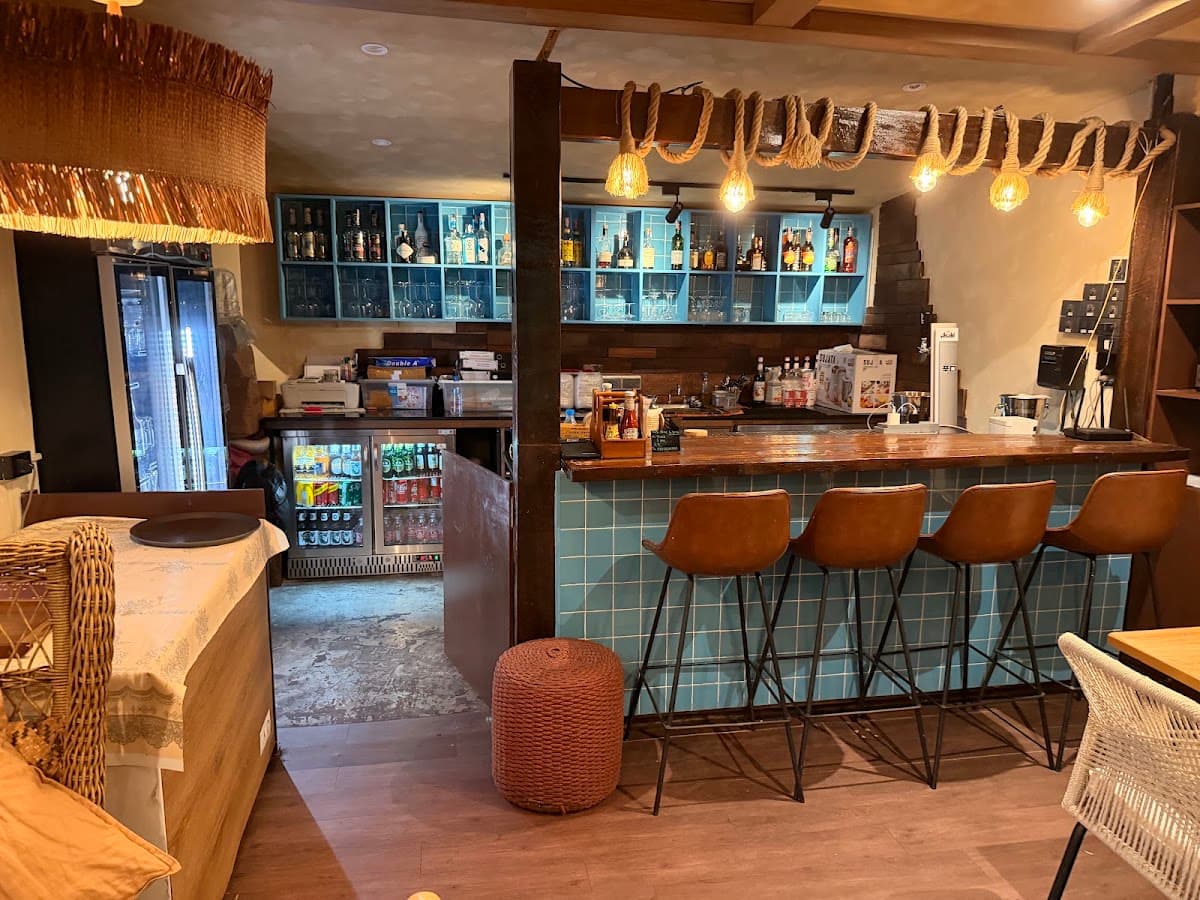 Treehouse Cafe & Bar