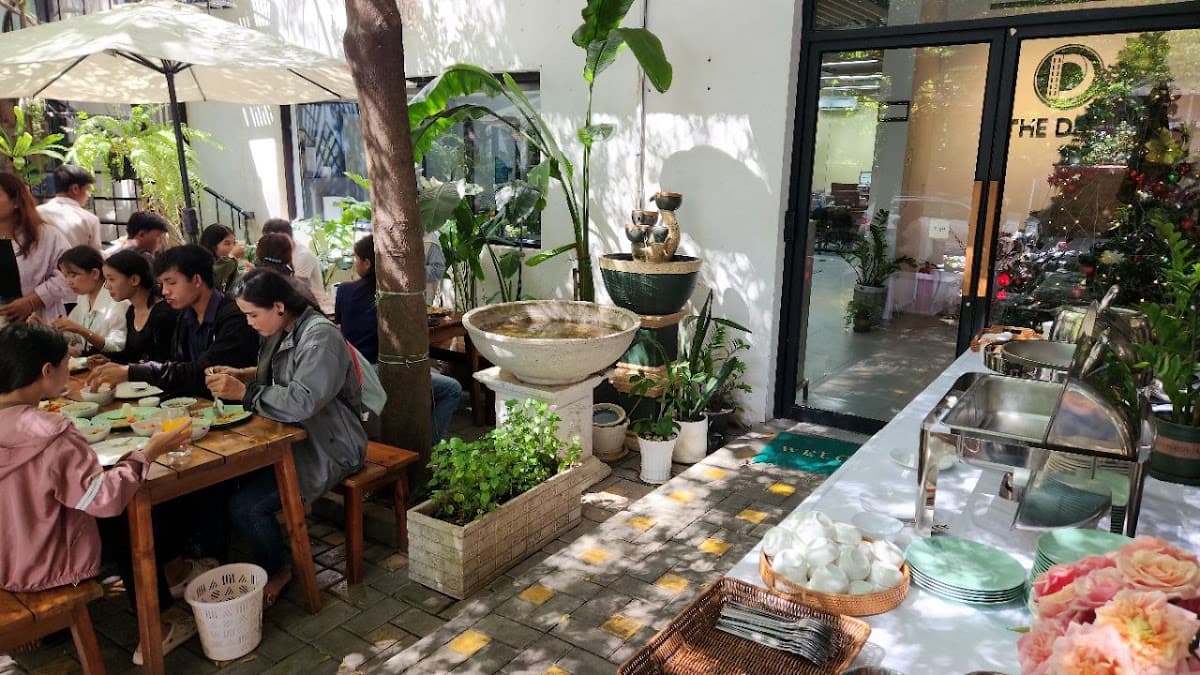 The Desk Flagship - Daun Penh