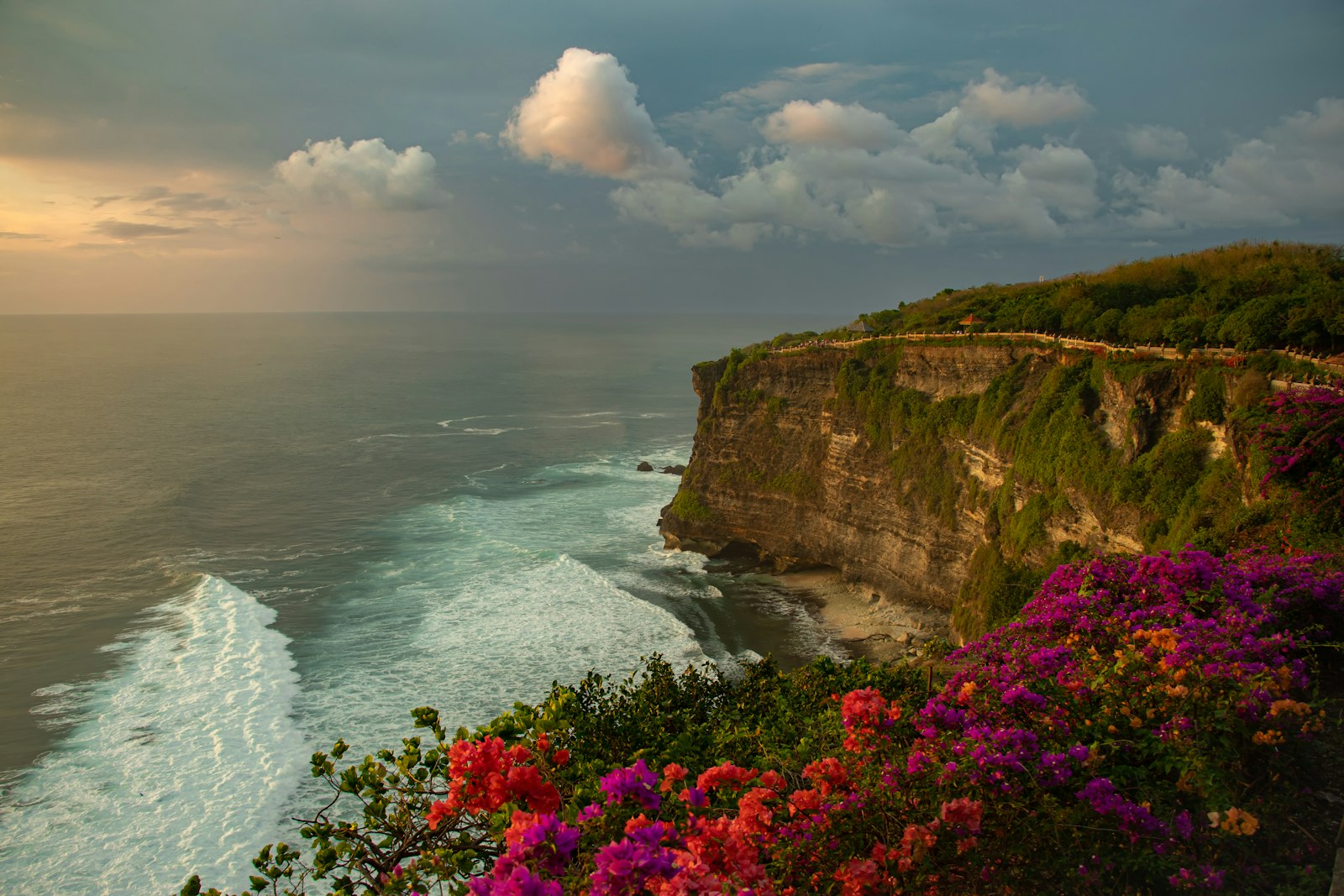 Uluwatu — nomad city